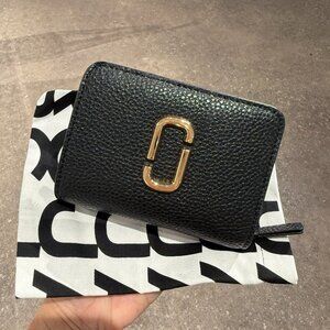 Marc Jacobs 2F5SMP066S01 J Marc Mini Compact Wallet Authentic‼️